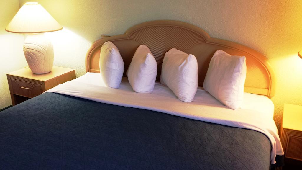 Cocoa Beach Suites Hotel Экстерьер фото